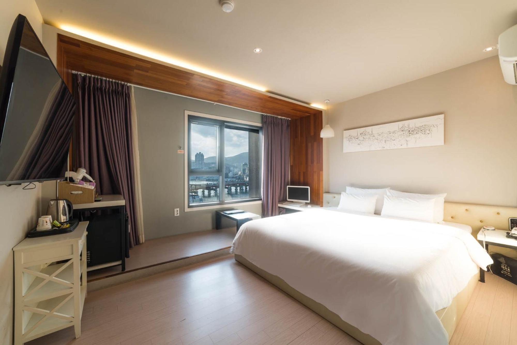 Hotel Bridge Busan Bagian luar foto