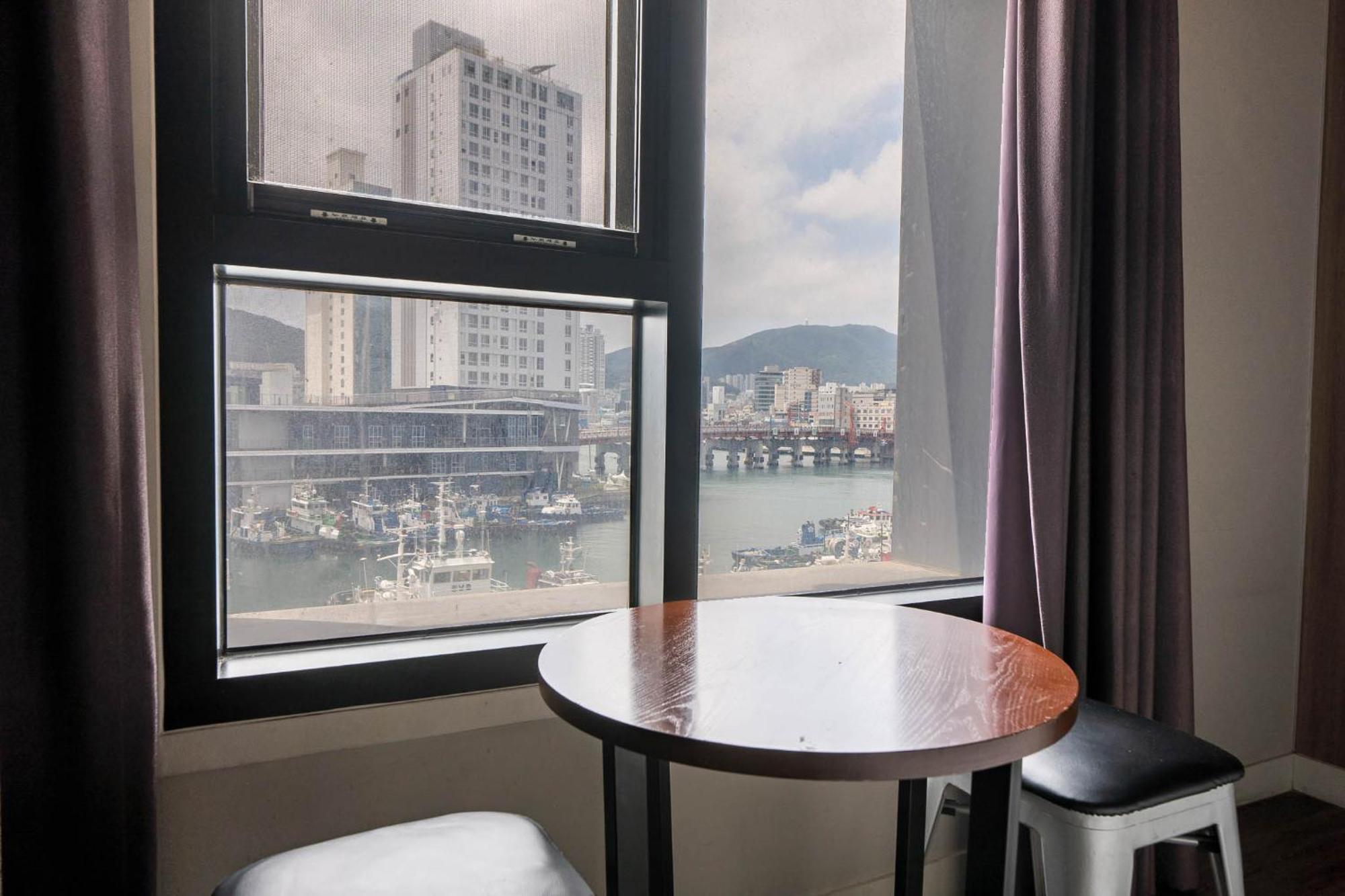 Hotel Bridge Busan Bagian luar foto