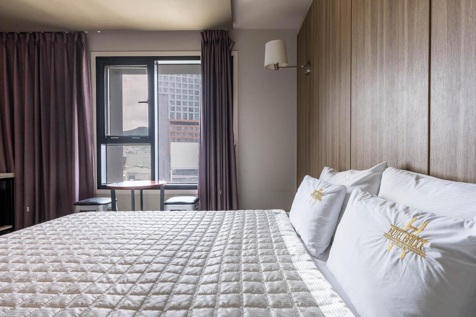 Hotel Bridge Busan Bagian luar foto