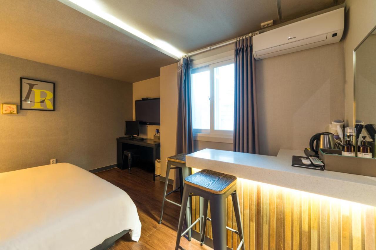 Hotel Bridge Busan Bagian luar foto
